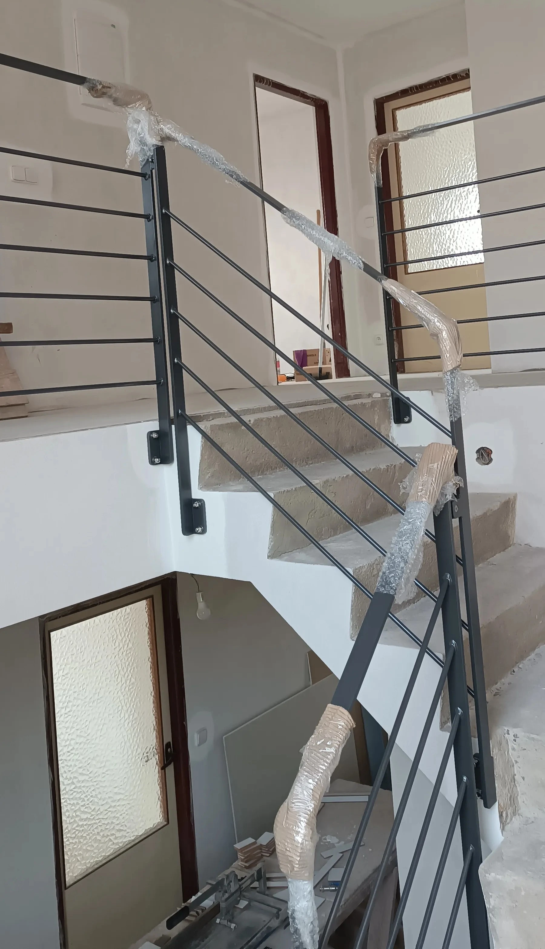 Kovové zábradlí na schodiště